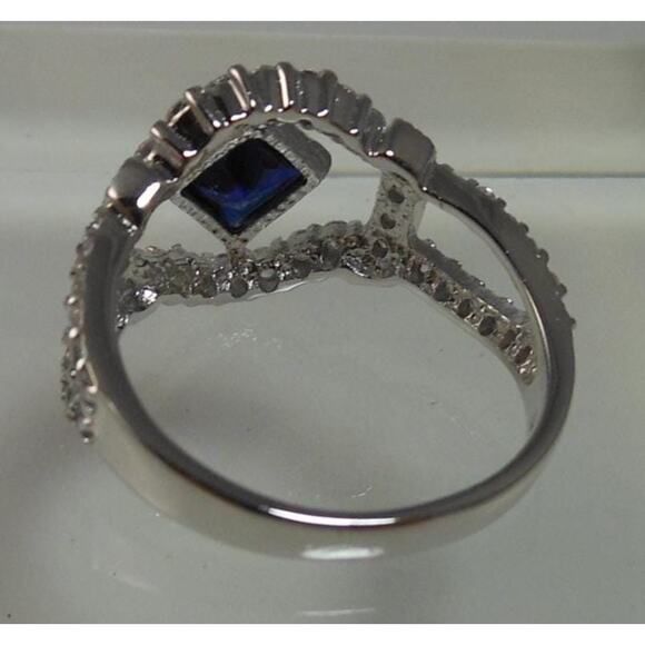 Elegant Vintage Sterling Silver Ring with Simulated Diamond Sapphire | Size 7 - Picture 5 of 8